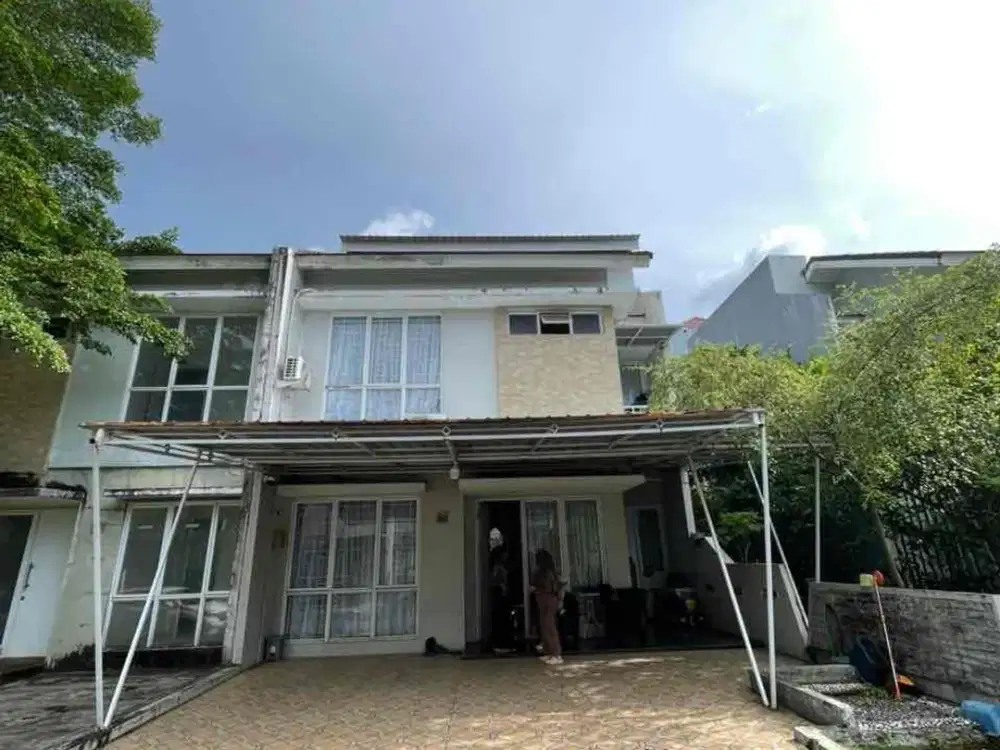 dijual cepat rumah mewah lokasi strategis Hertasning baru one gate sistem perumahan royal spring