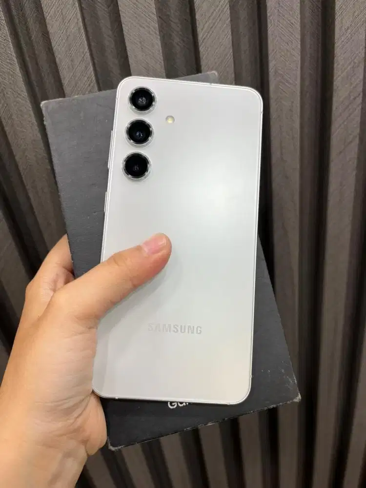 Samsung galaxy S24 8/512 sein