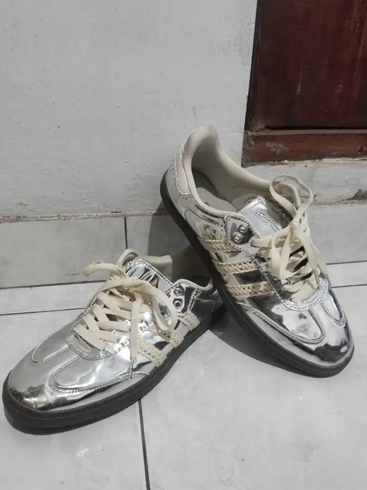 Sepatu Adidas Wales Bonner