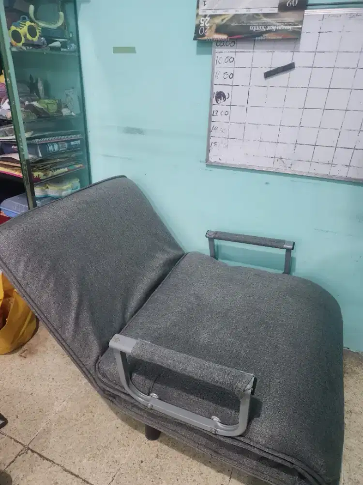Sofa sekaligus kursi tidur