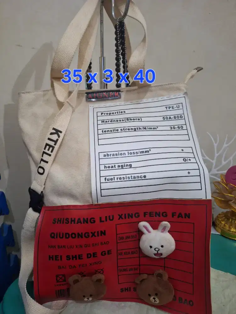 Tas branded 
Aigner uk 35 x 3 x 40 
Limited edition 
Barang terawat