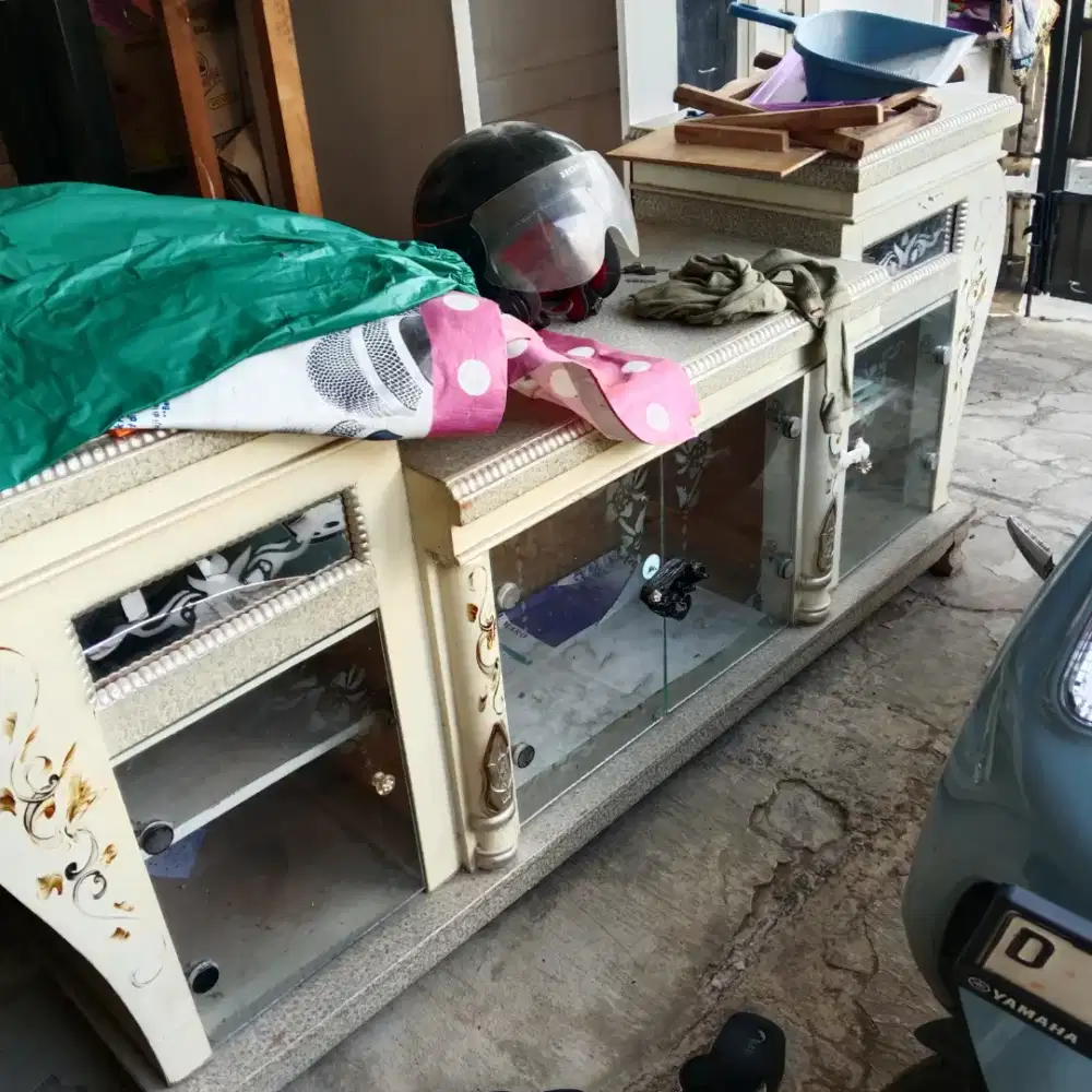 Meja TV bekas masih bagus