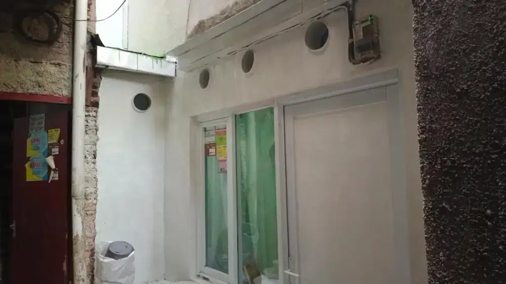 Rumah minimalis SHM di tengah kota