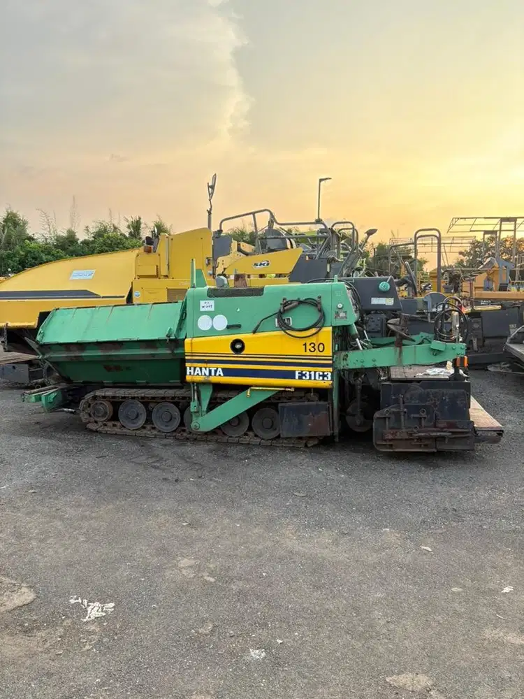 Dijual ! Asphalt Finisher Hanta F31C-3. Ex Japan !