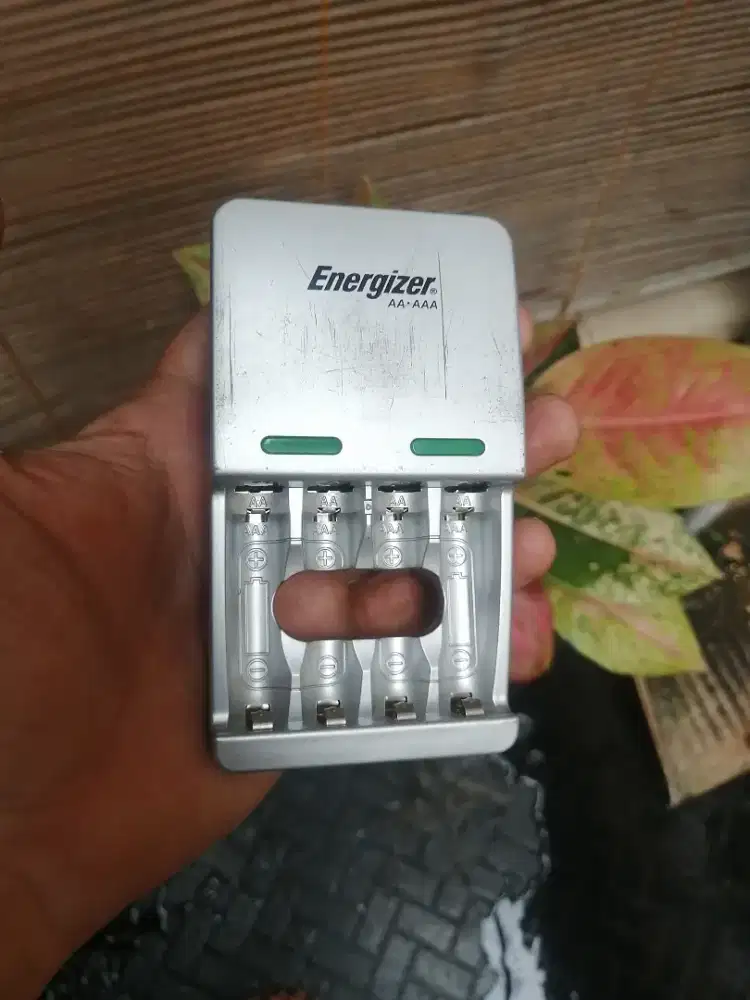 Charger baterai energizer