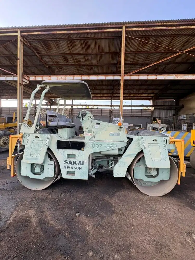 Dijual !  Tandem Roller Sakai SW650.Kap 6-8 ton. Ex Japan !