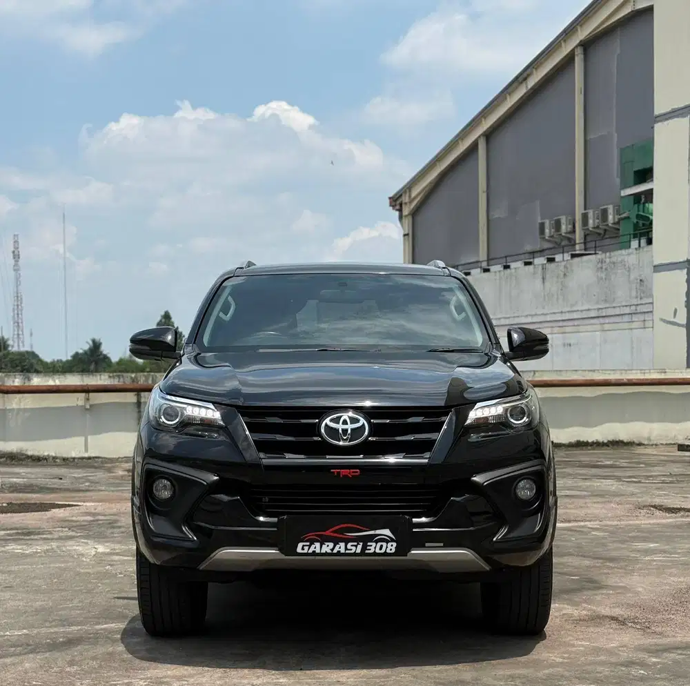 Toyota Fortuner VRZ TRD 2.4 AT