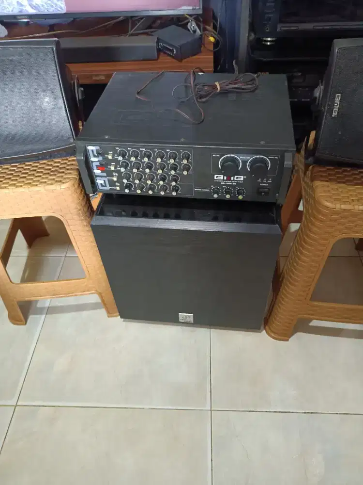 Satu set Karaoke BMB amplifier speaker