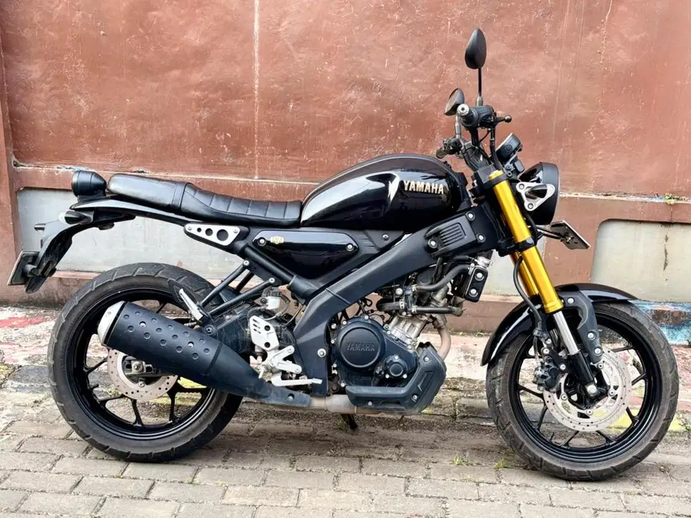 YAMAHA XSR 155 BLACK 2024
