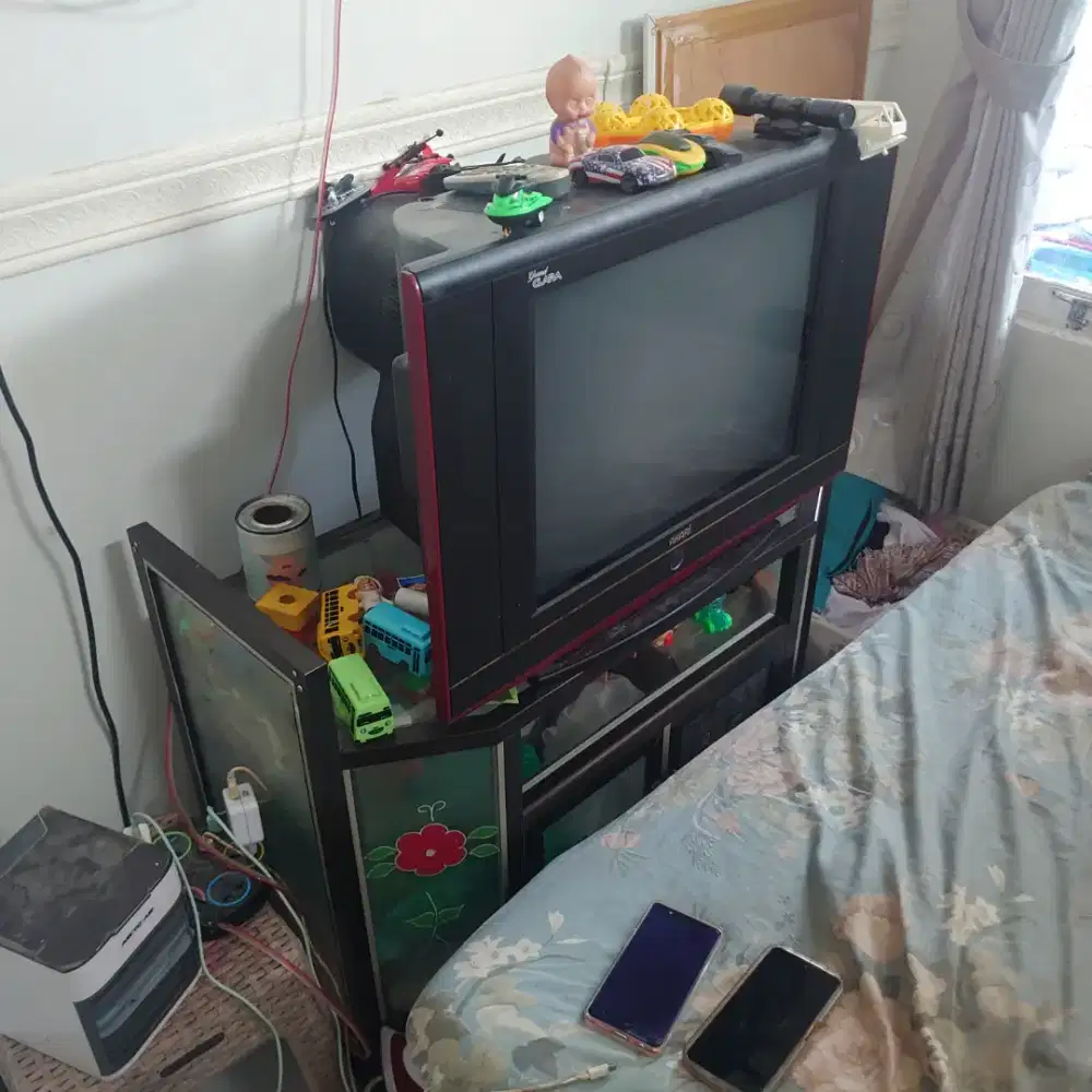 Dijual Lemari bonus Tv tabung