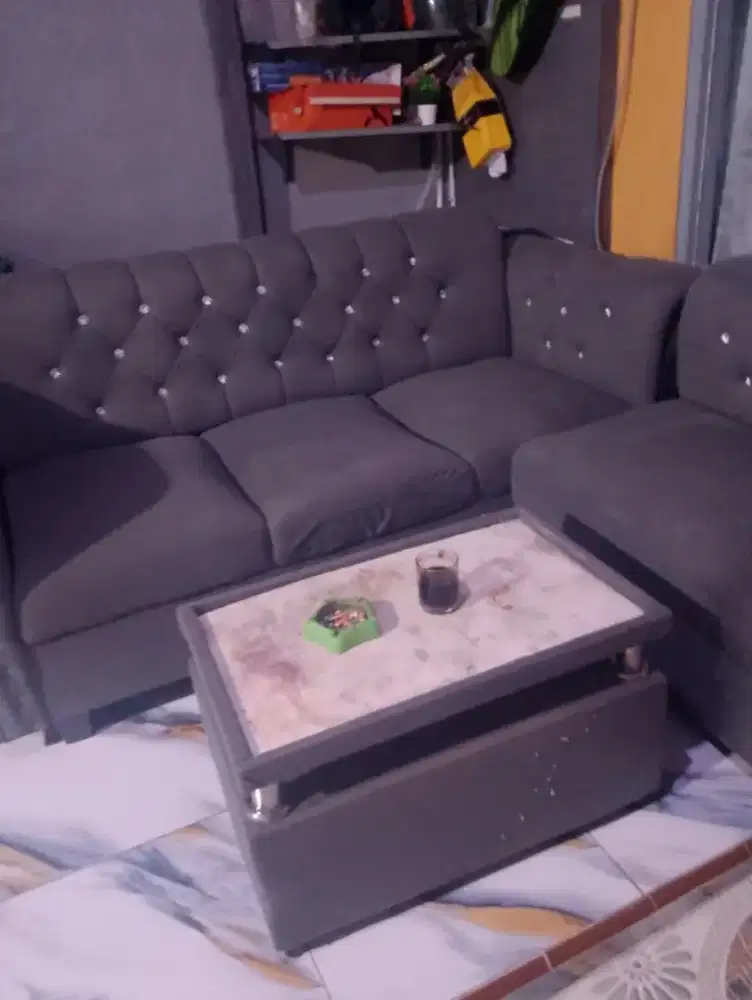 Sofa dan meja Dianter