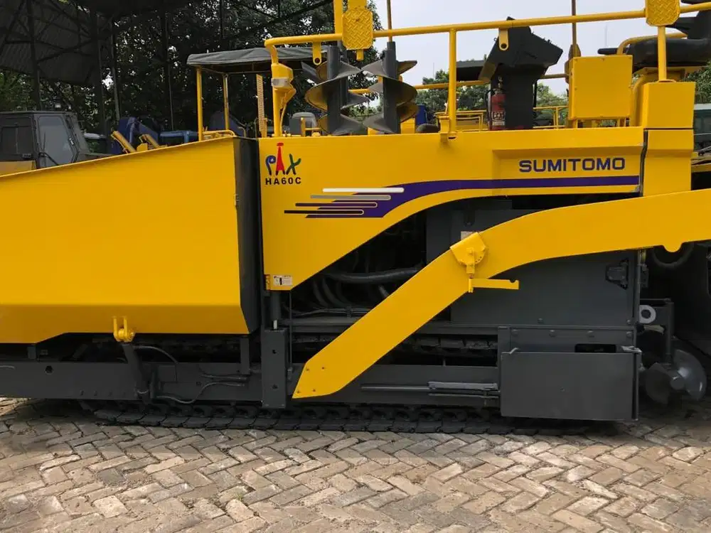 Dijual !  Asphalt Finisher Sumitomo HA60C-3. Wide 6 m. Ex Japan !