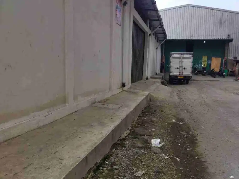 disewakan gudang kapuk 200 meter