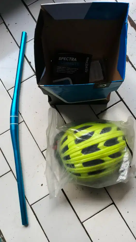 Handbar dan helm sepeda