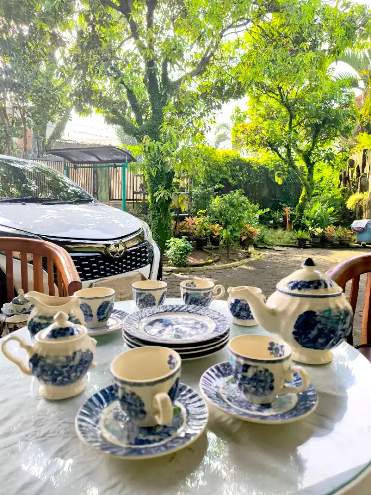 Tea set dari Inggris dan Jepang