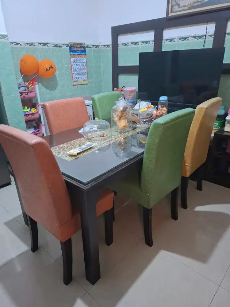 Meja makan bahan kayu jati