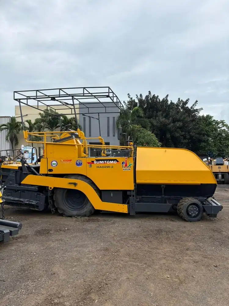 Asphalt Finisher Sumitomo HA60W-2. Wide 6 mtr. Wheel type. Ex Japan !