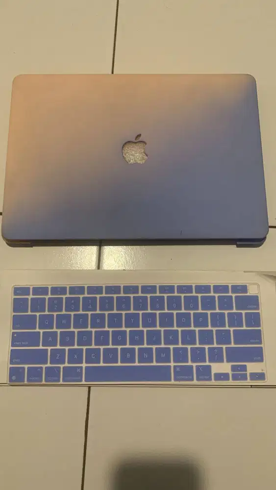 Jual Macbook M1 tahun 2020, kondisi sangat mulus, pemakaian rapi.