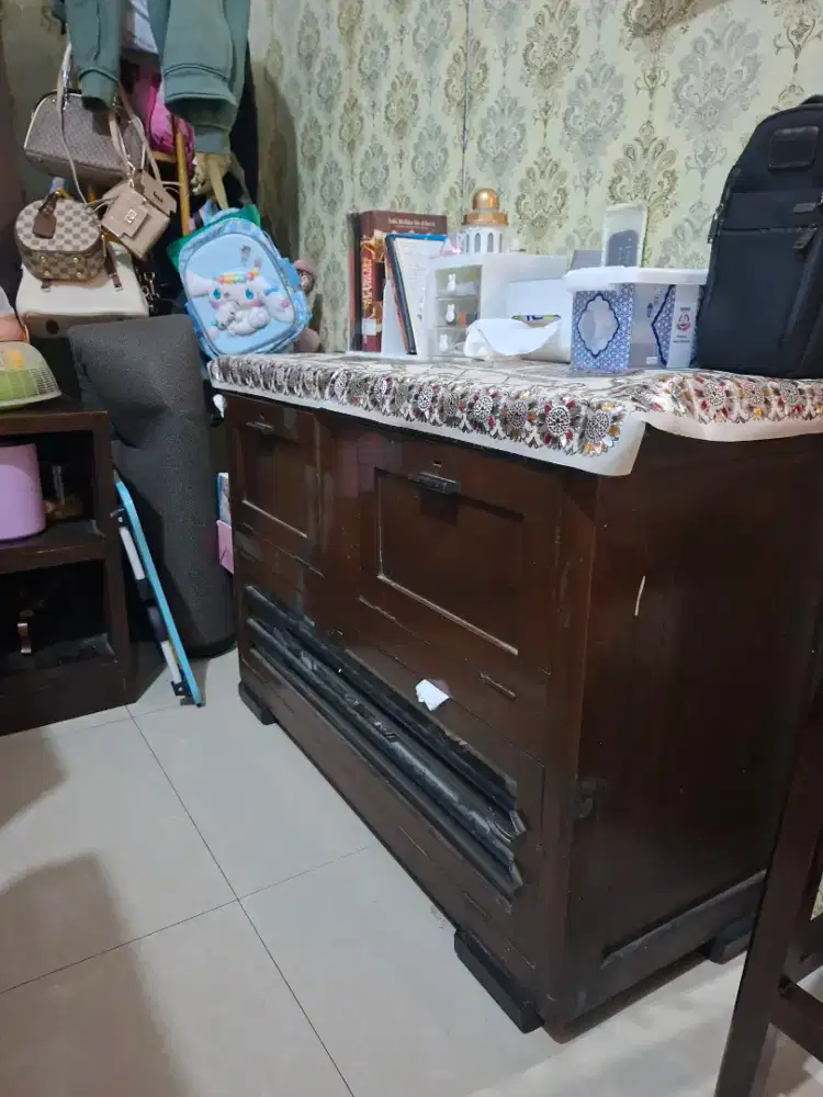 Lemari meja bahan kayu jati
