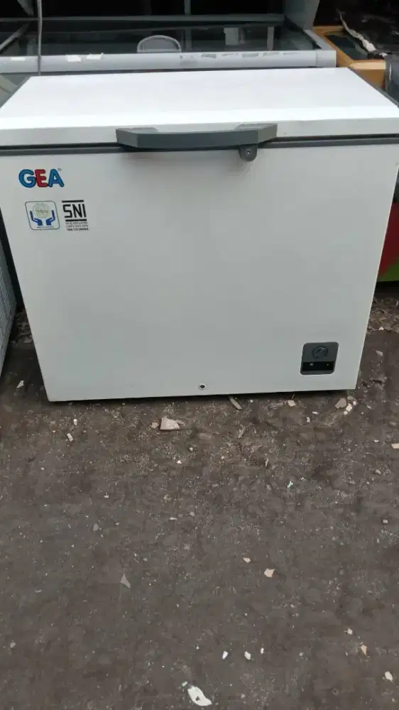 Freezer Gea Kapasitas 210L