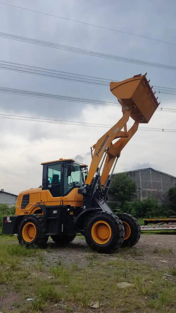 WHEEL LOADER UNTUK DEPO PASIR MATERIAL PROYEK TENAGA BESAR