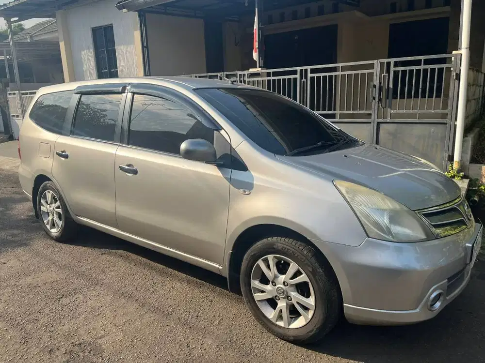 Nissan Grand Livina XV 2011 Automatic