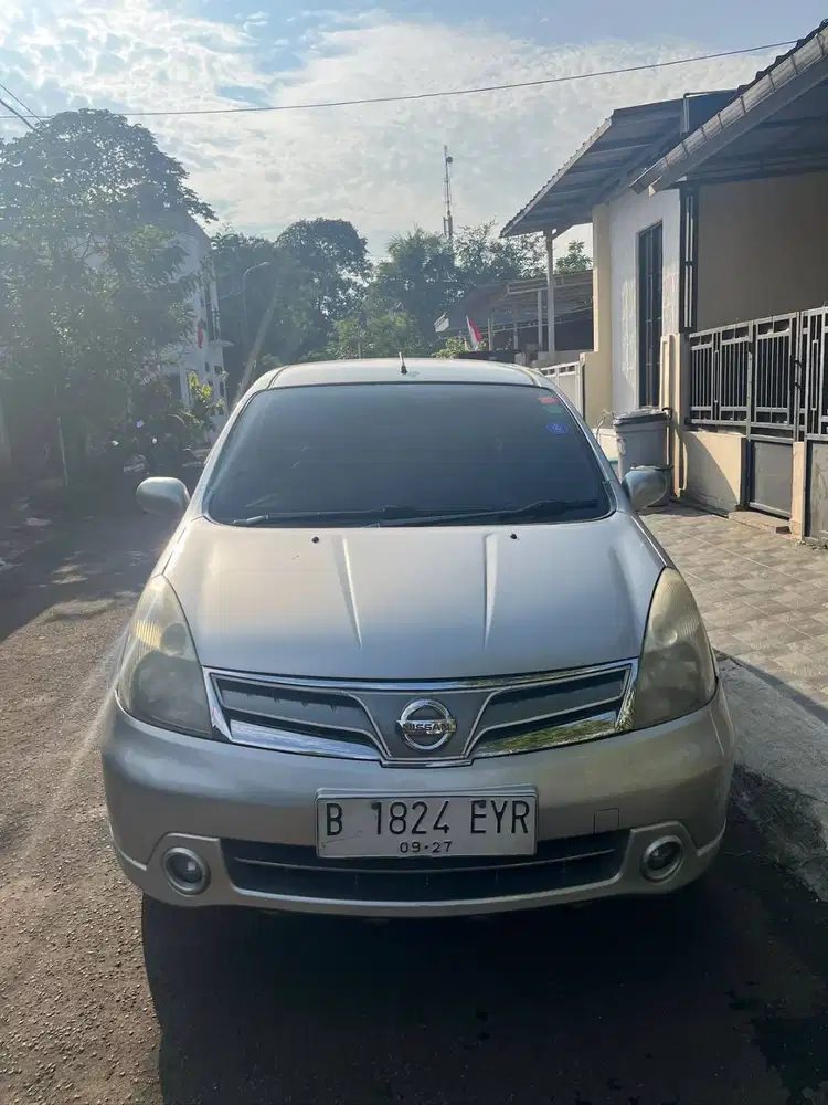 Nissan Grand Livina XV 2011 Automatic