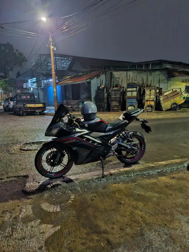 Yamaha R15 V2 tahun 2015