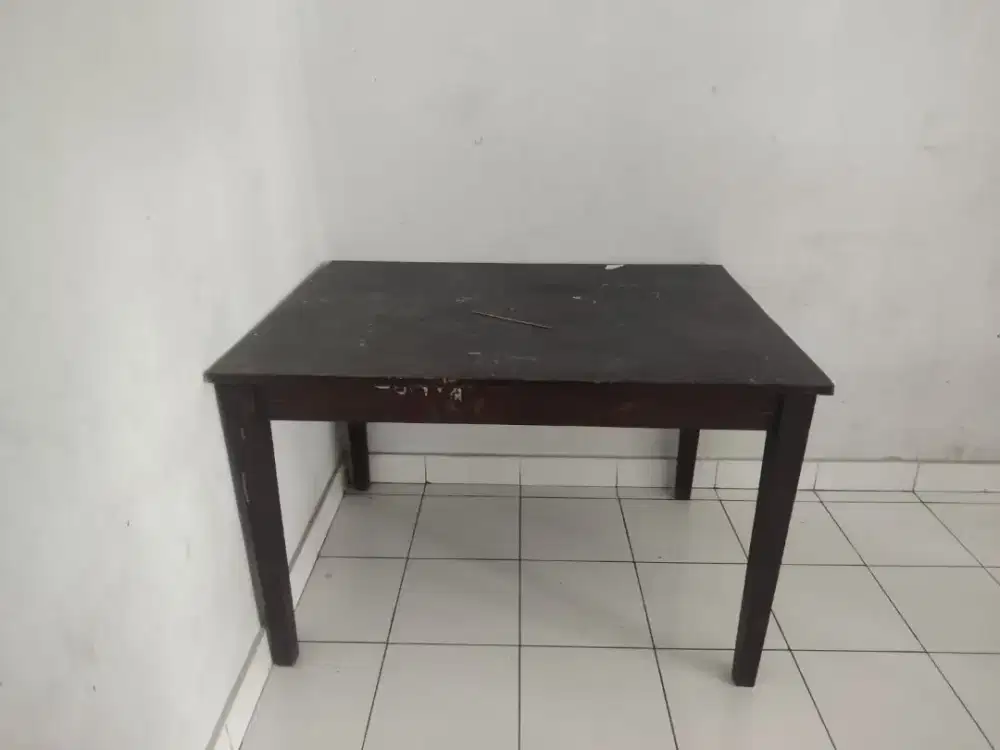 Meja kayu solid serbaguna