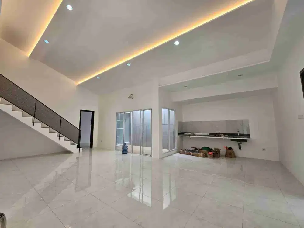 Disewakan Rumah Rapi 1,5 Lantai Kamar 5 Di Taman Aries Jakarta Barat