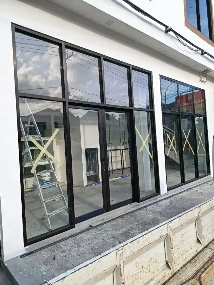 Partisi pintu swing toko T240cm L350cm hrg 8.2 jt / unit lengkap