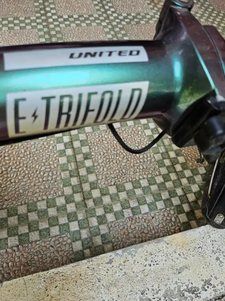 United E-bike Trifold