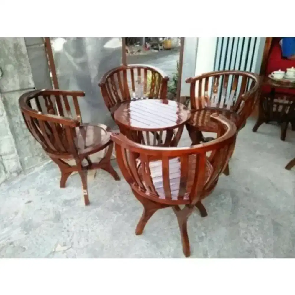 Kursi Teras Mangkok 4 Kursi + Meja