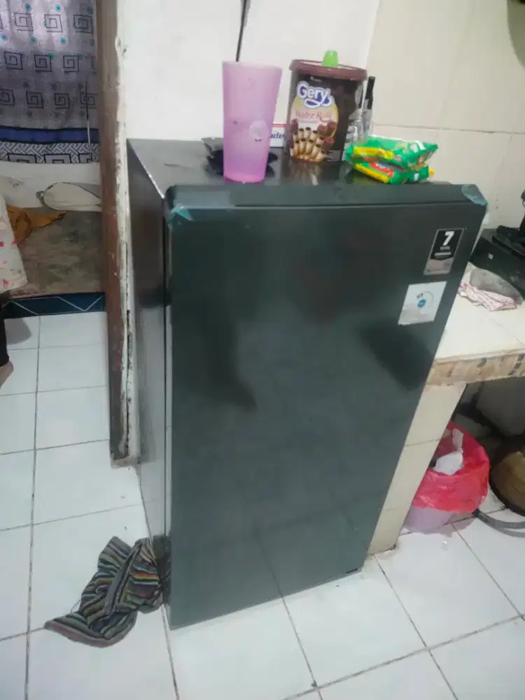 Kulkas Aqua 150 liter