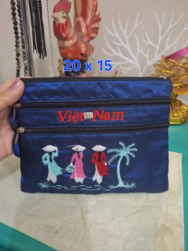 Dompet branded 
Bally uk 20 x 15 
Limited edition 
Barang terawat 
P