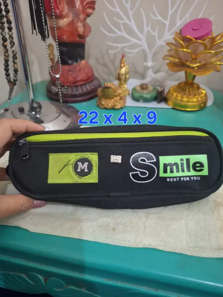 Dompet pensil branded 
Bally uk 22 x 4 x 9 
Limited edition 
Barang te