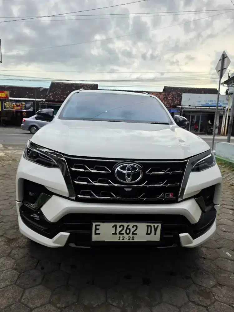 Fortuner gr 2.8 tahun 2023