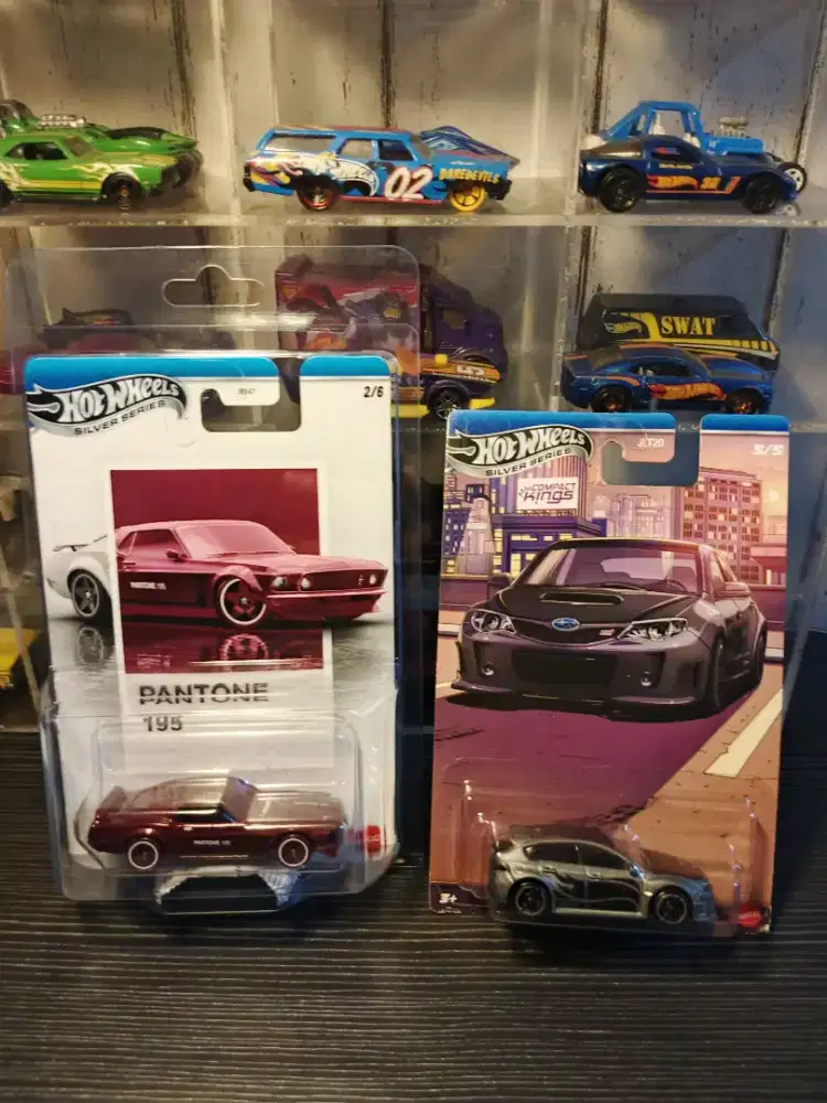 Hot wheels pantone series mustang + subaru compact king