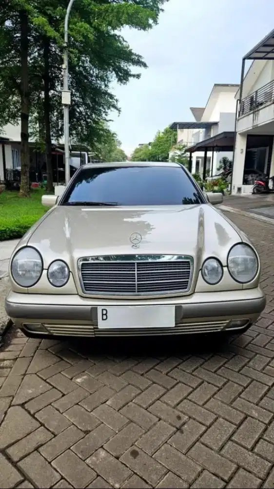 Mercedes-Benz W210 E230 M/T 1997