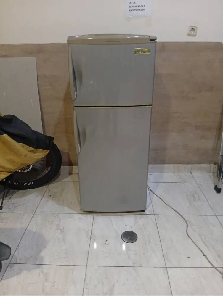 Kulkas 2 pintu merek sanyo