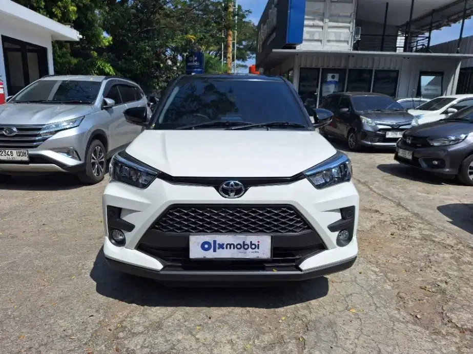 LOW DP Toyota Raize 1.0 G Two Tone Bensin-AT 2023 AKZ