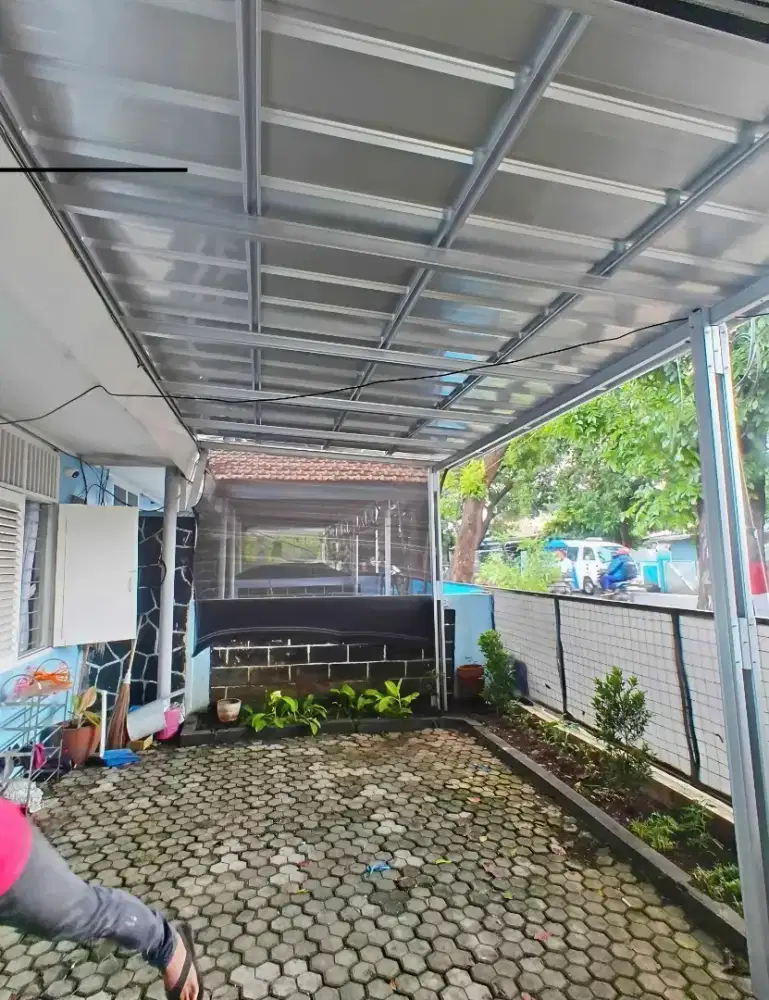 Kanopi baja ringan terpasang