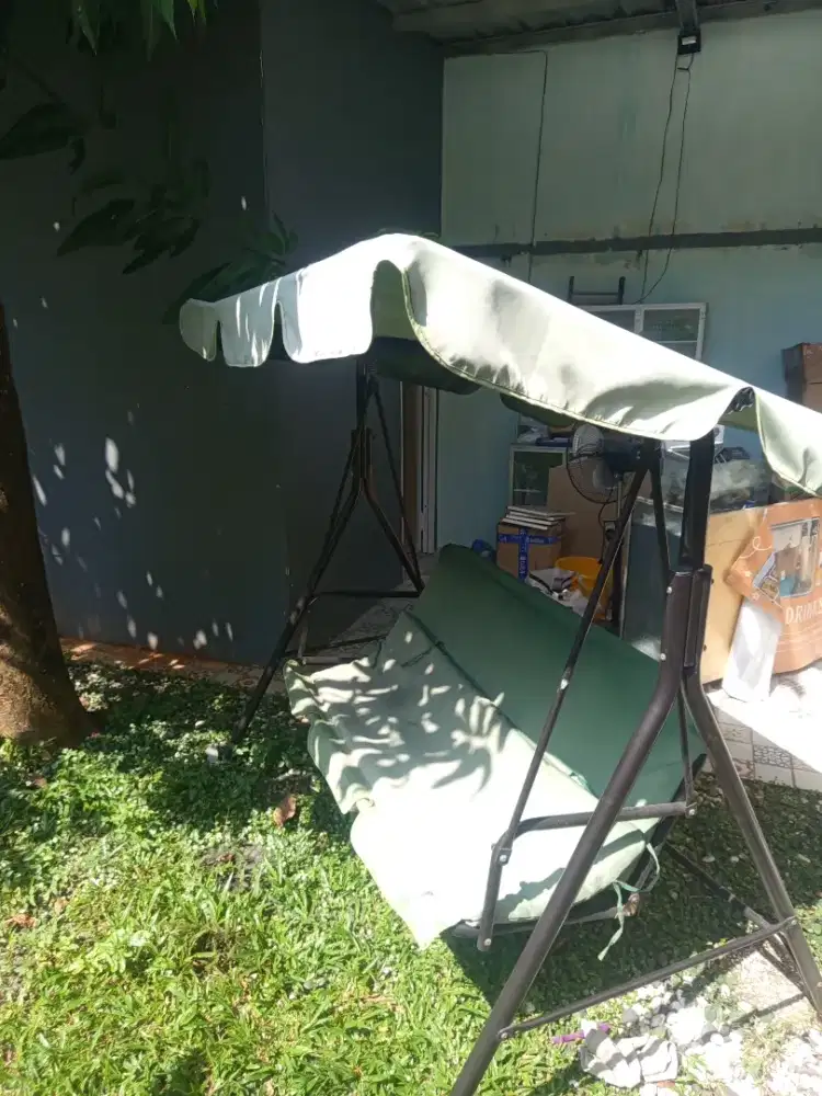 Ayunan Informa warna hijau