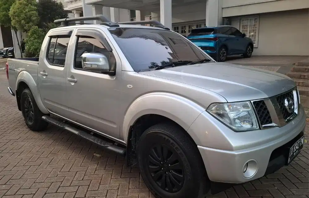 Nissan navara tahun 2011 double cabin