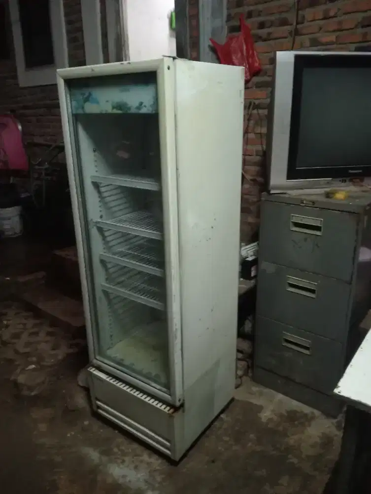 Showcase 4 rak merk STEKO