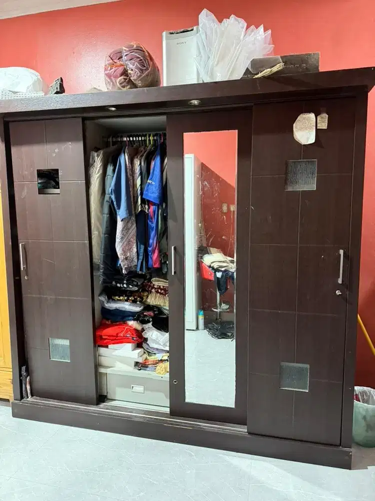 Lemari baju 4 pintu di geser besar lebar