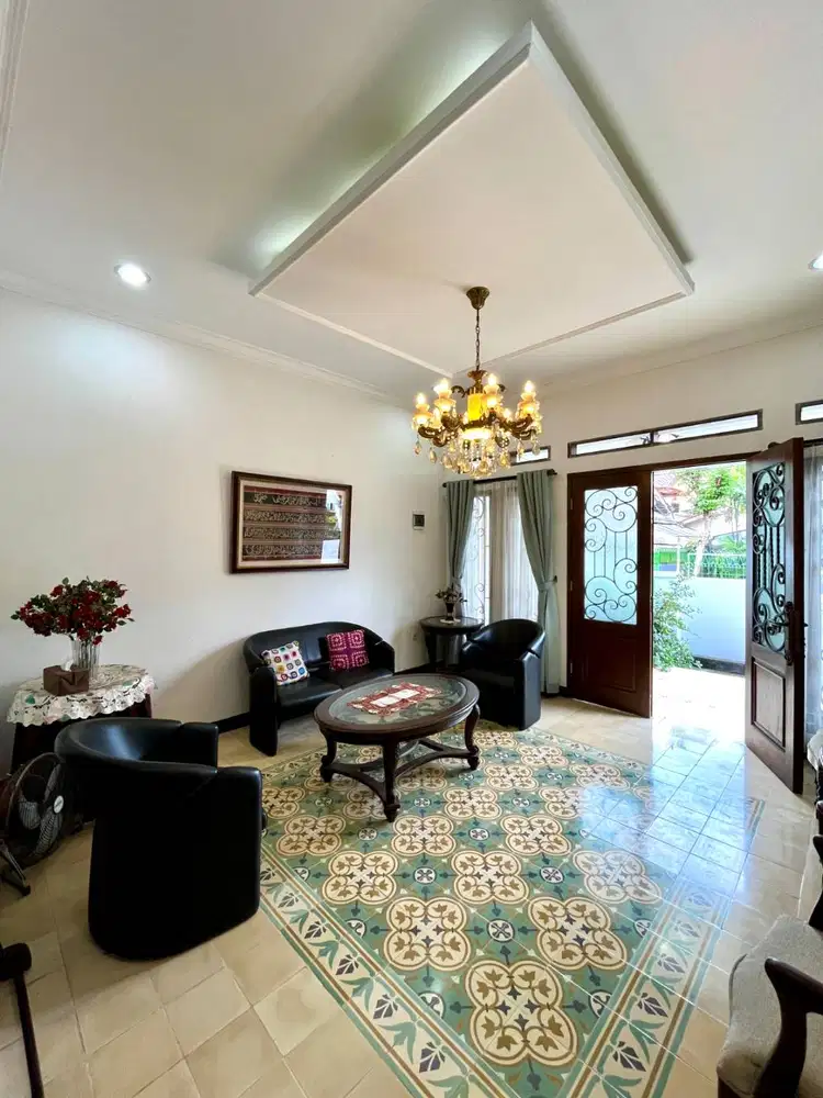 Rumah Desain Klasik Lingkungan Perumahan dekat Jalan Kaliurang