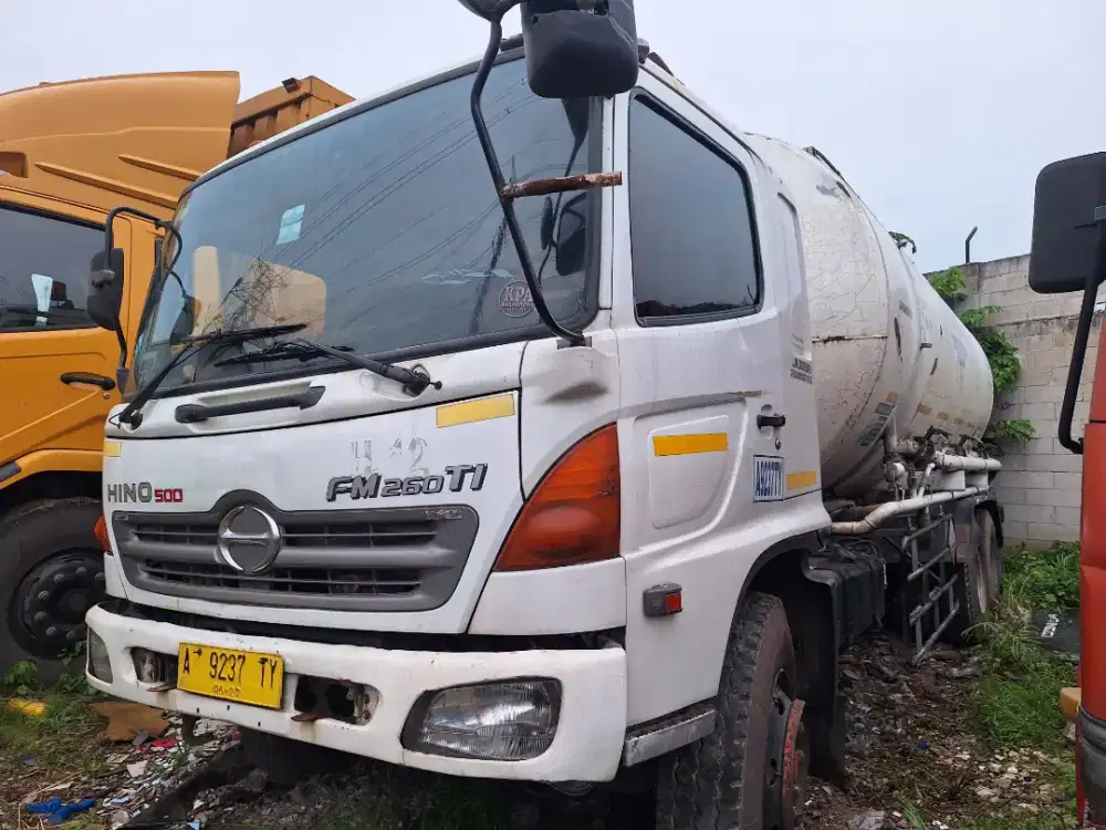 Hino Lohan FL 260 JT Tronton 6×2 Tangki Hi Blow Semen28000Ltr BioSolar