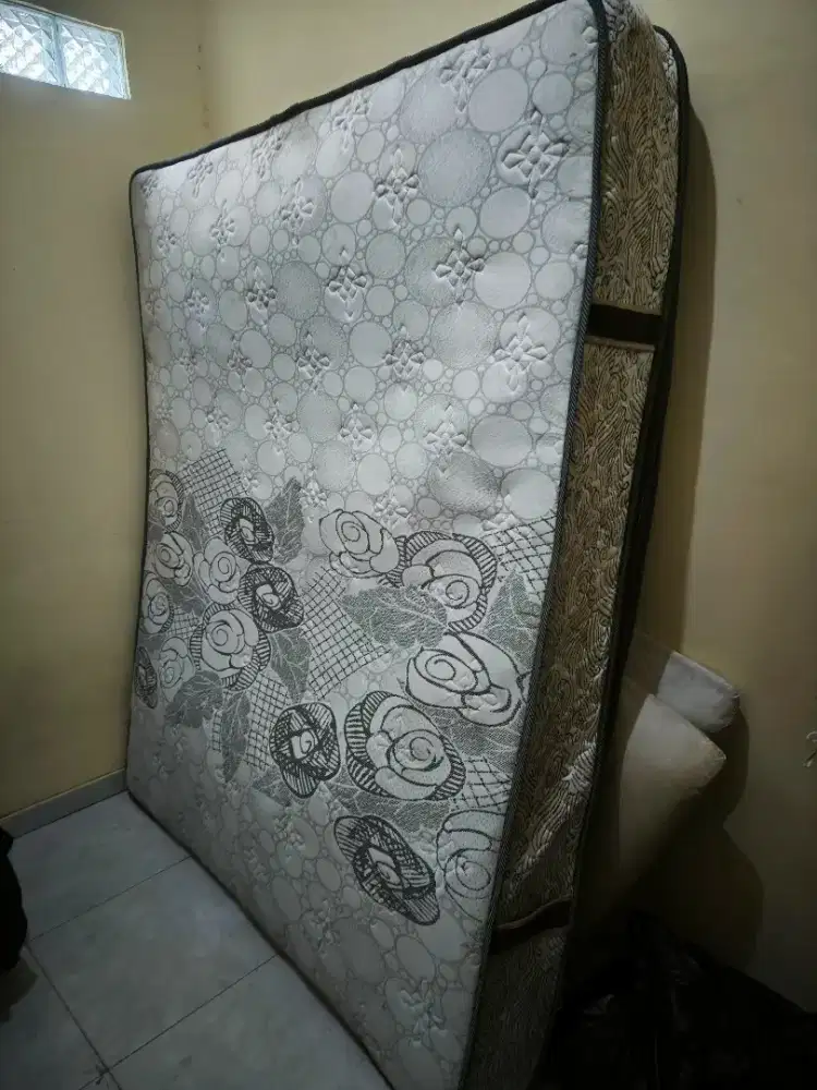 Kasur Spring Bed