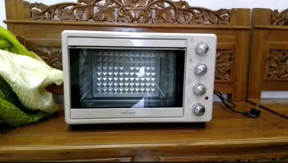 Oven Listrik Advance White 33L